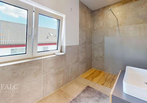 Vorderhaus_Wohnung 2_DG_Bad 