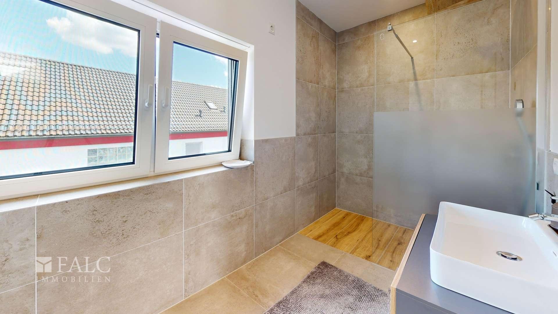 Vorderhaus_Wohnung 2_DG_Bad 