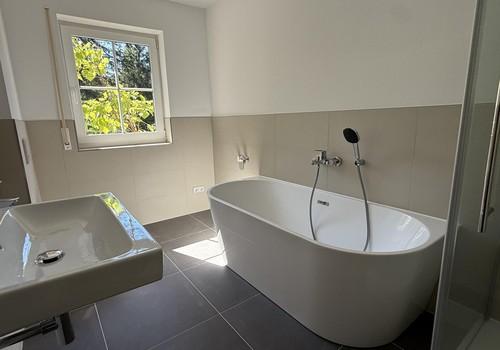 Badezimmer EG NEU Hauptwohnung