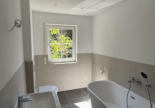 Badezimmer EG NEU Hauptwohnung