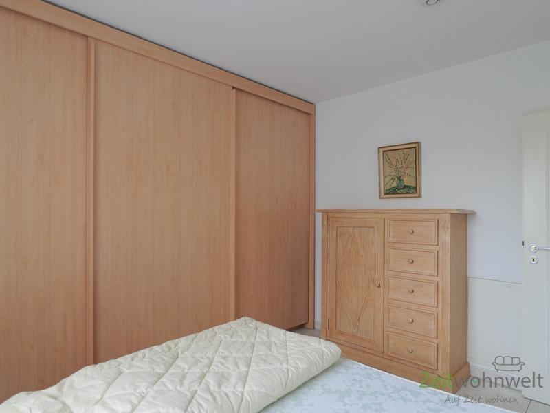 XXL-Kleiderschrank und Kommode