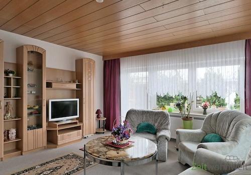 Blick zur Fensterfront