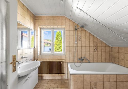 Badezimmer mit Wanne