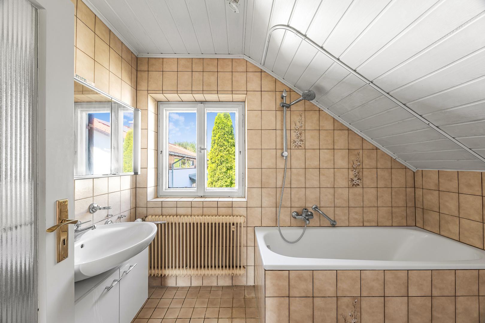 Badezimmer mit Wanne