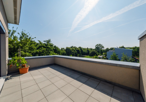 Dachterrasse mit Grünblick