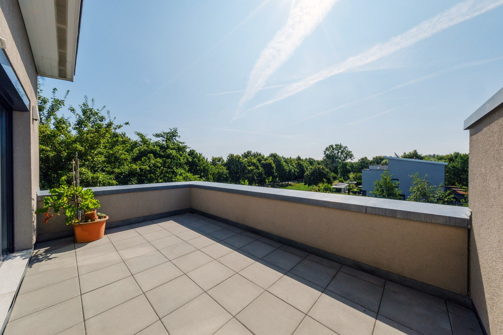 Dachterrasse mit Grünblick
