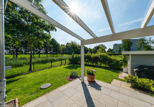 Südterrasse mit Grünblick