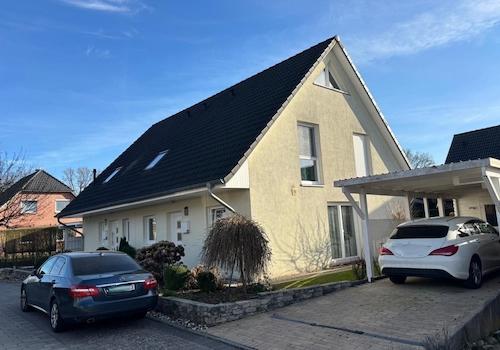 Haus mit Carport