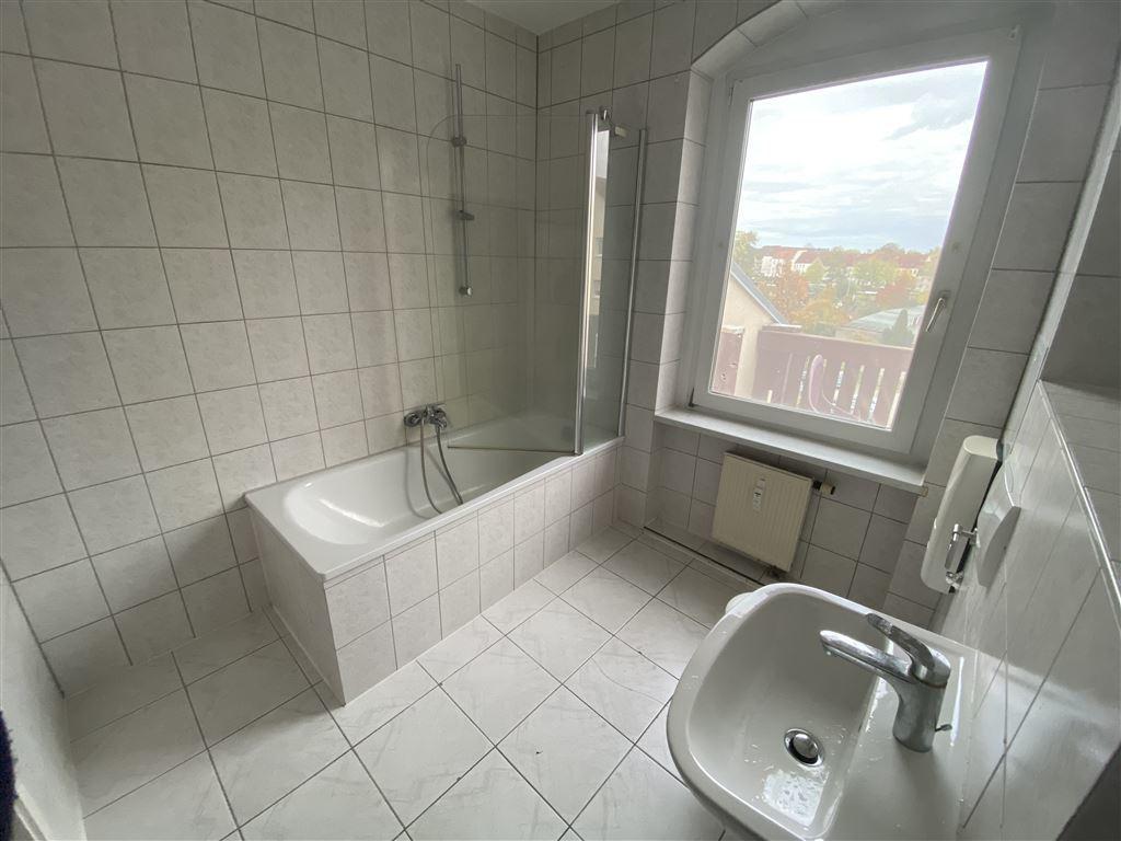 Tageslichtbad mit Wanne