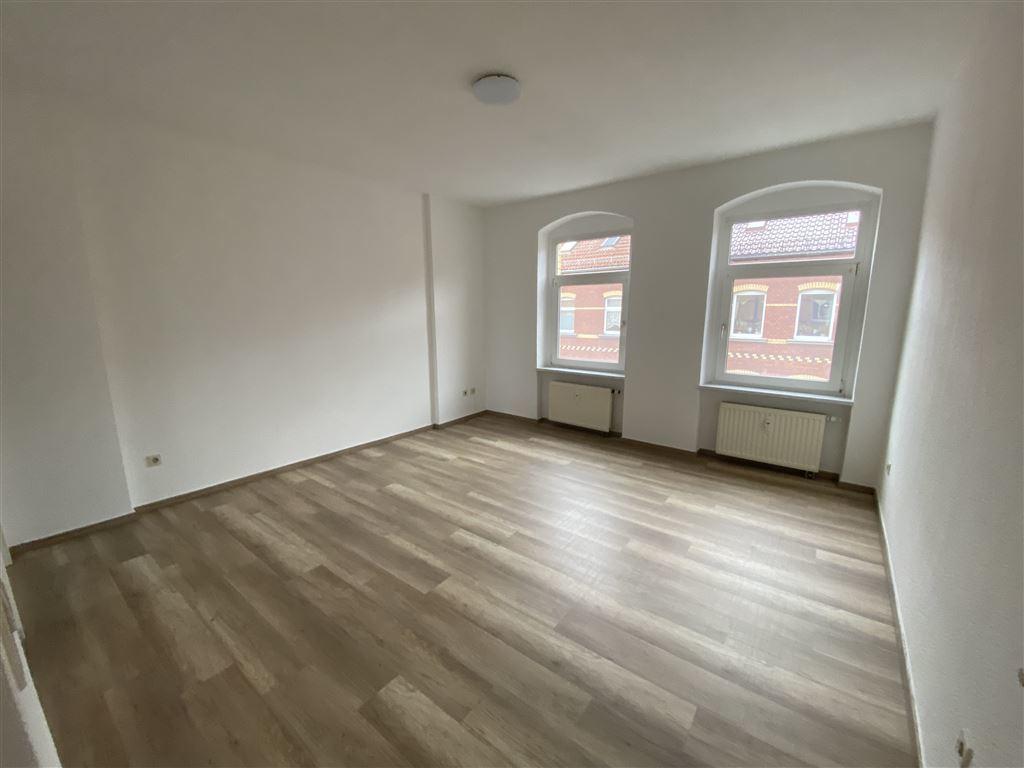 helles geräumiges Zimmer