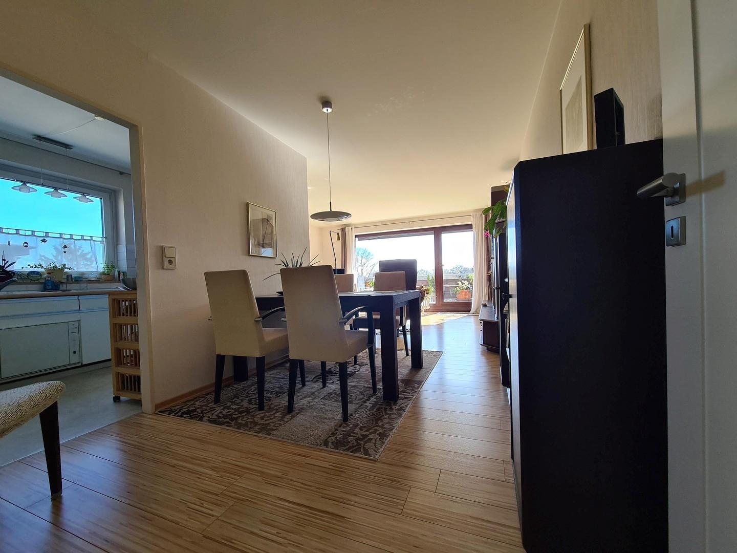 Wohnzimmer von Tür aus