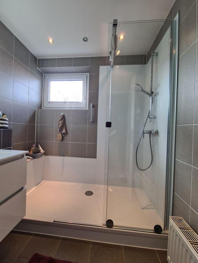 Dusche mit Schiebetür