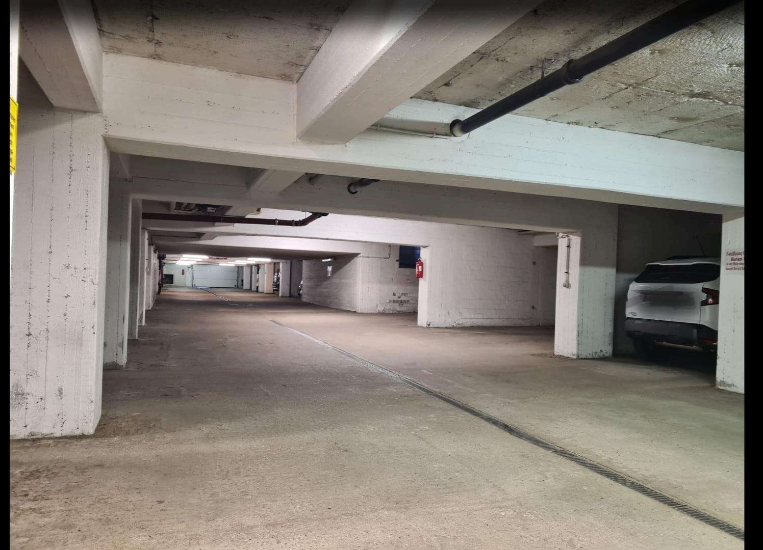 Tiefgarage mit Einzelplatz re.