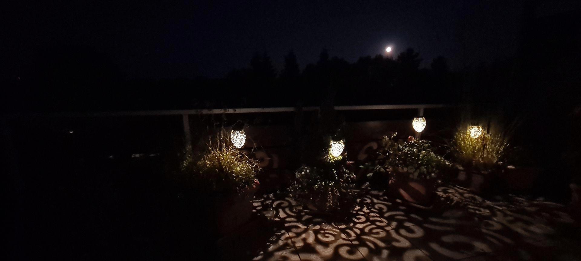 Mondaufgang über Terrasse