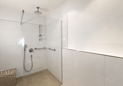 Bad- Dusche