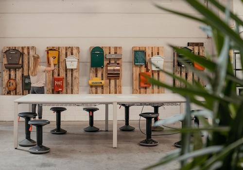 Briefkästen & Coworkingbereich