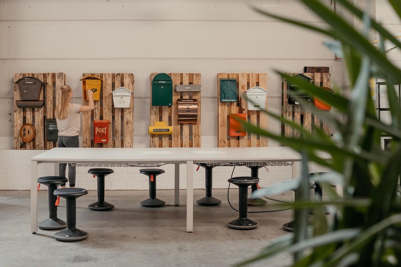 Briefkästen & Coworkingbereich