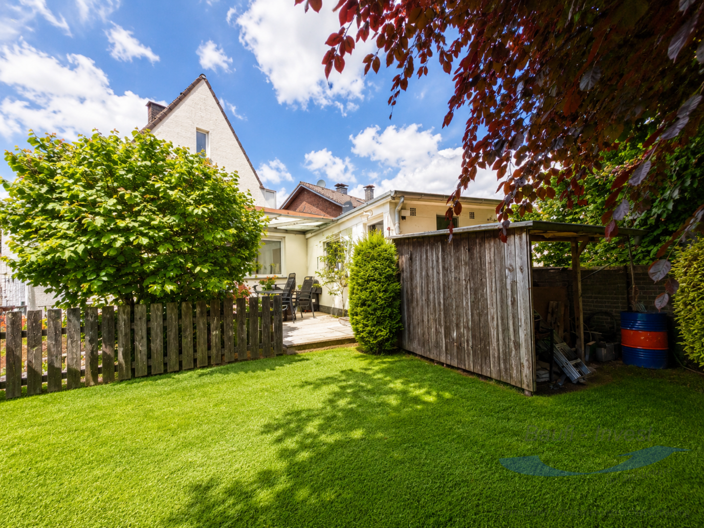 Garten mit Blick zur Terrasse