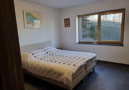 Großes Schlafzimmer unten