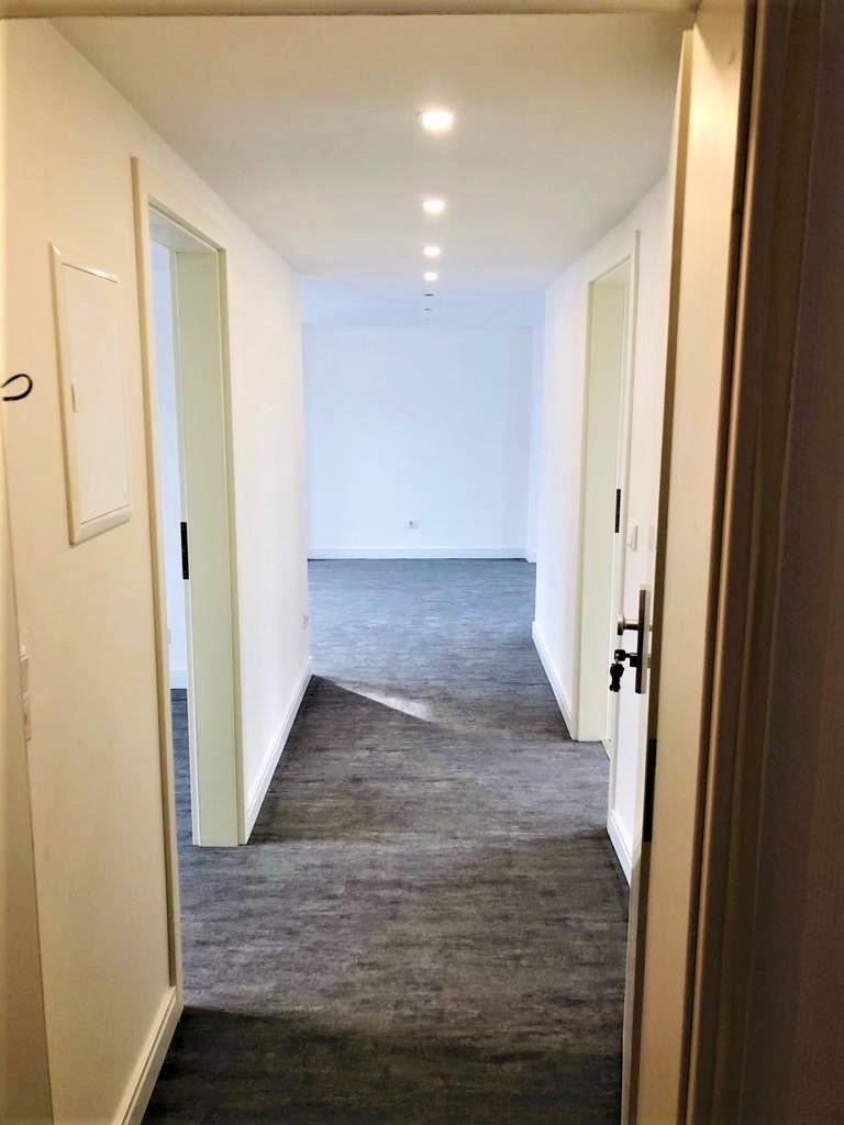Flur - Blick von Eingang zum Wohnbereich