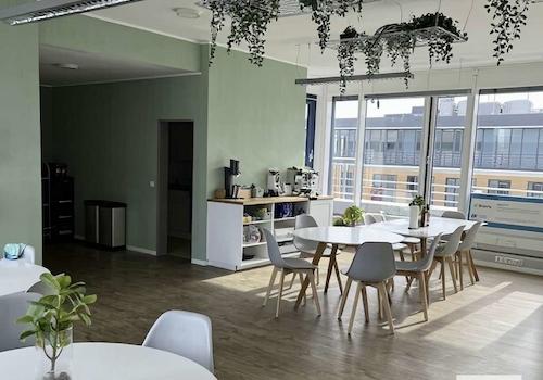 Wohnzimmer mit Küche