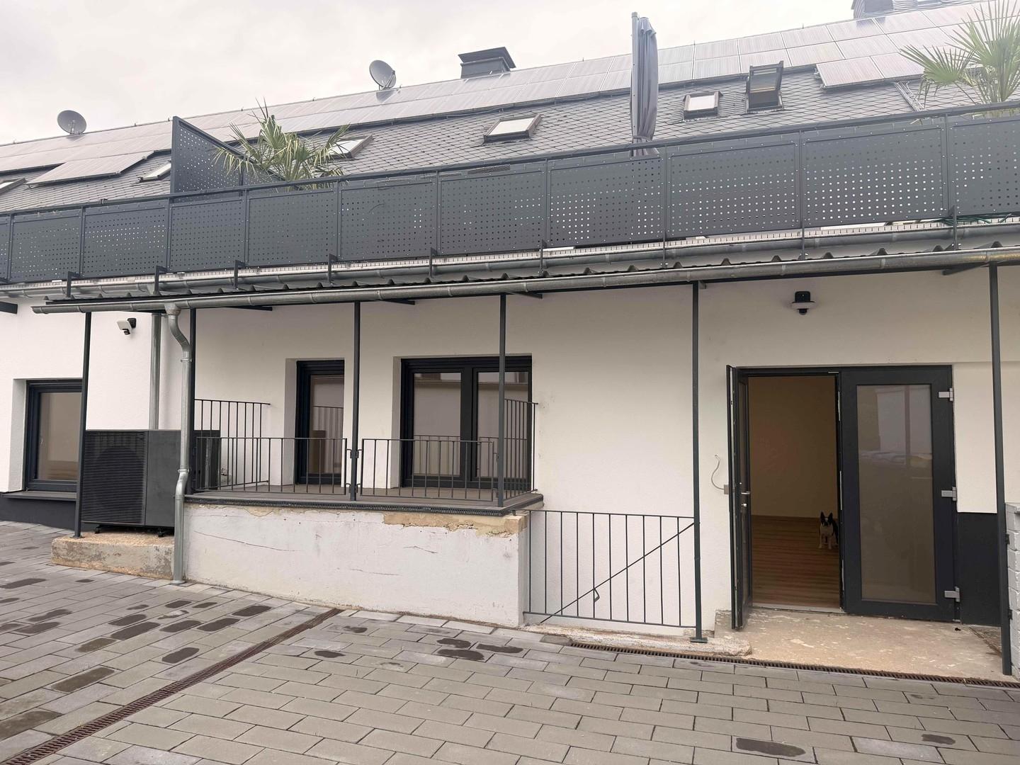 Hinterausgang mit Terrasse