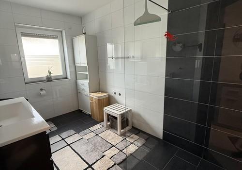 Bad mit Walk-In Dusche