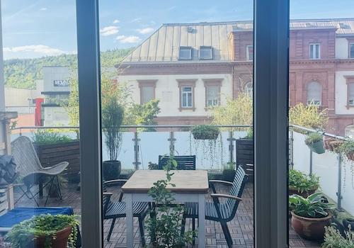 Blick aus dem Wohnzimmer auf d