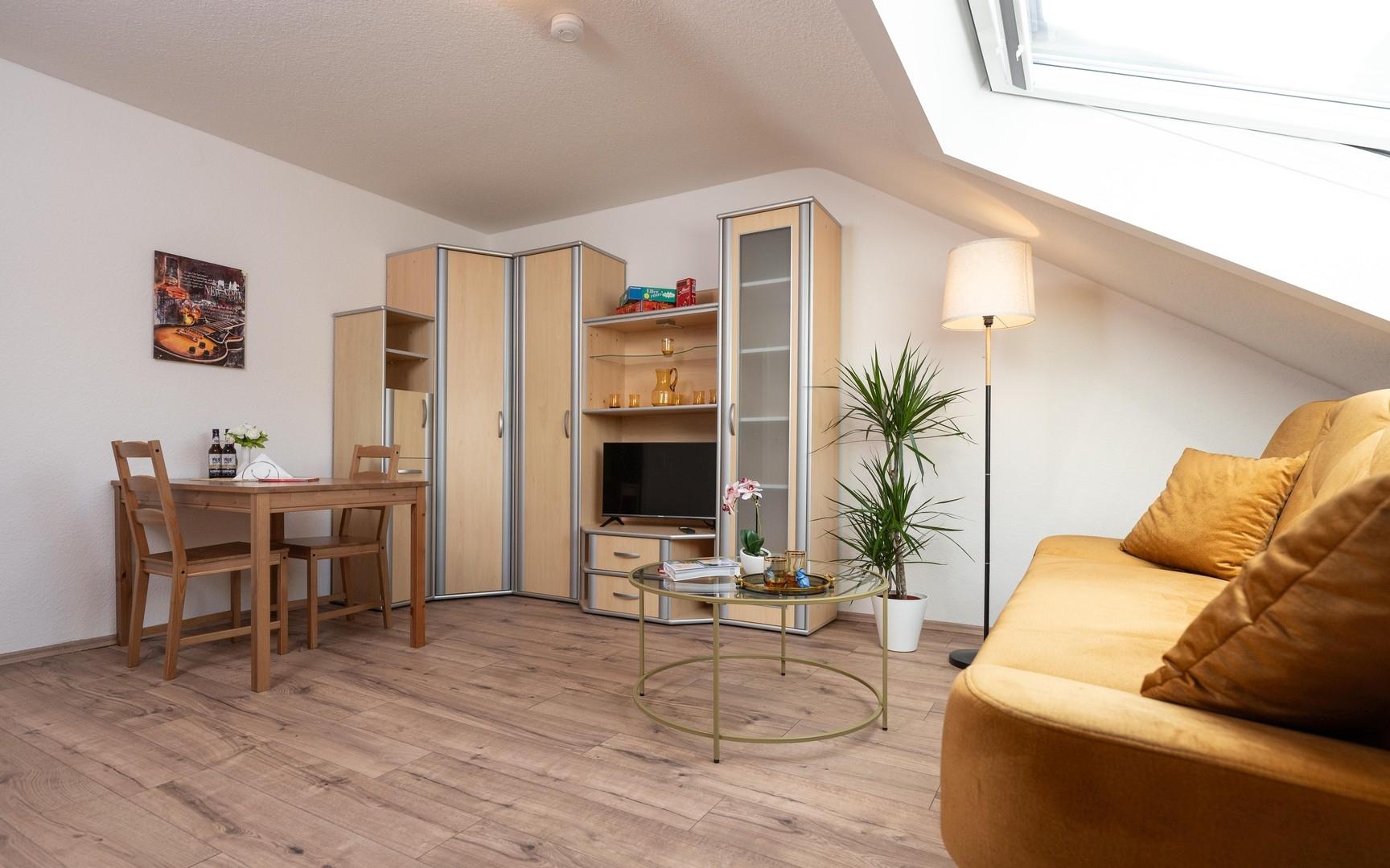 Wohnzimmer mit Schlafsofa