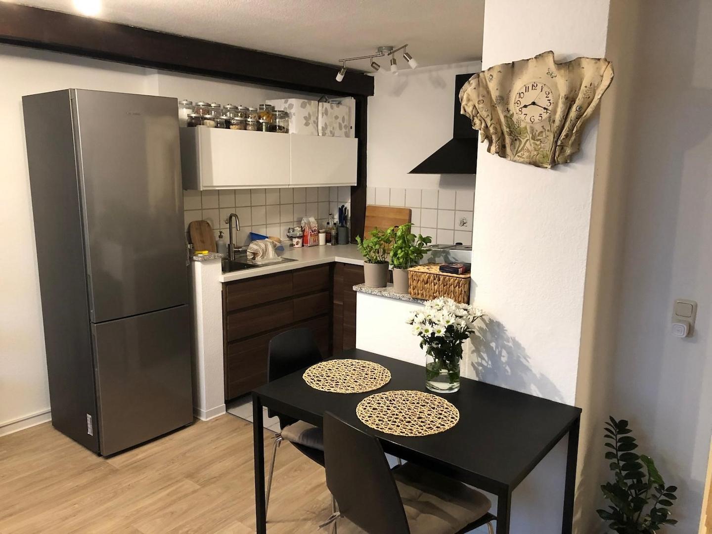 offene Küche mit Einbauküche vom Vormieter (VB)