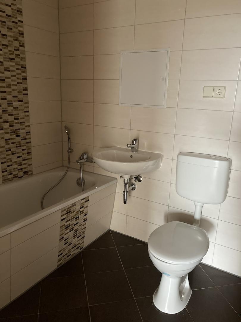 Bad mit Wanne