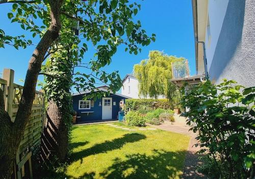 Blick zm Gartenhaus