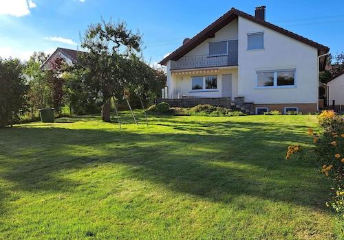 Südseite mit Garten