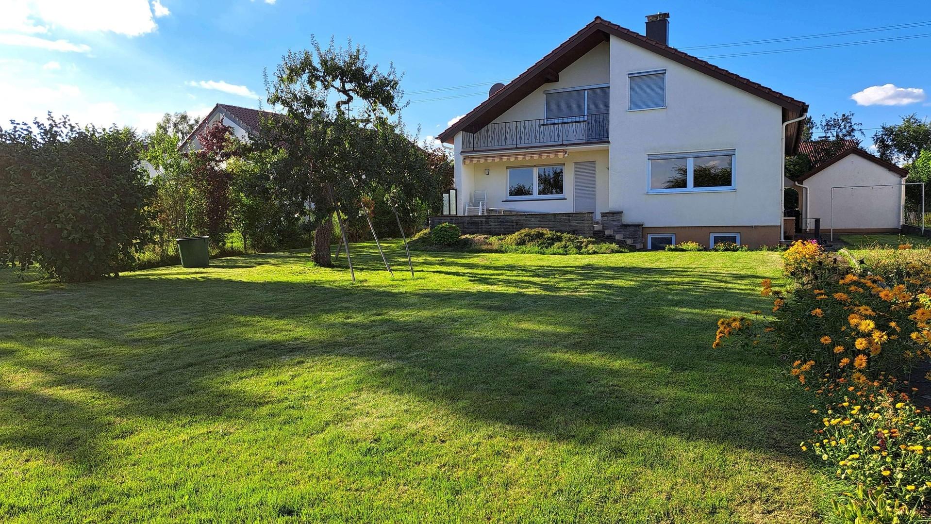 Südseite mit Garten