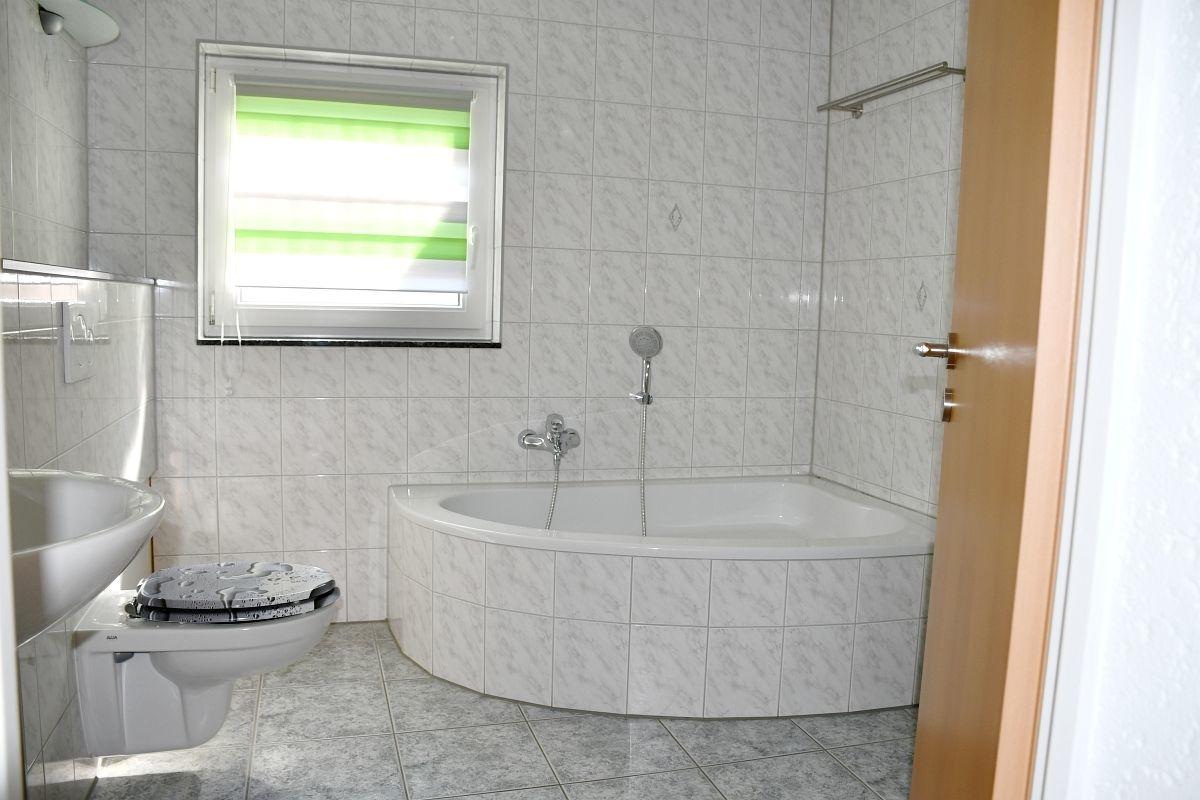 Tageslichtbad mit Wanne....