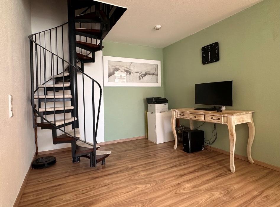 Wohnen mit Treppe zum Studio