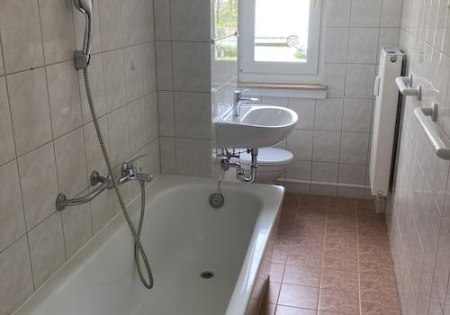 Bad mit Badewanne