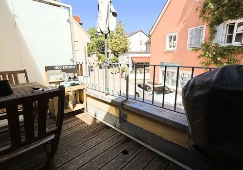 Ruhiger Balkon zum Innenhof