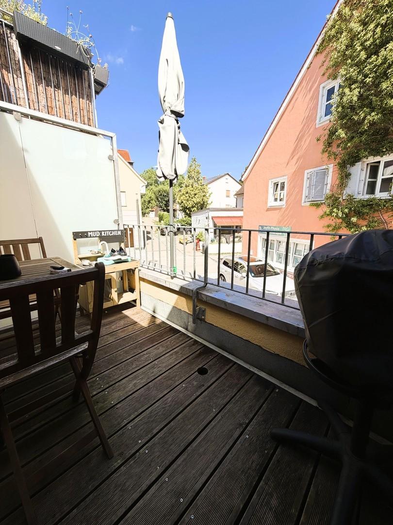 Ruhiger Balkon zum Innenhof