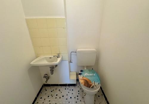 separates WC