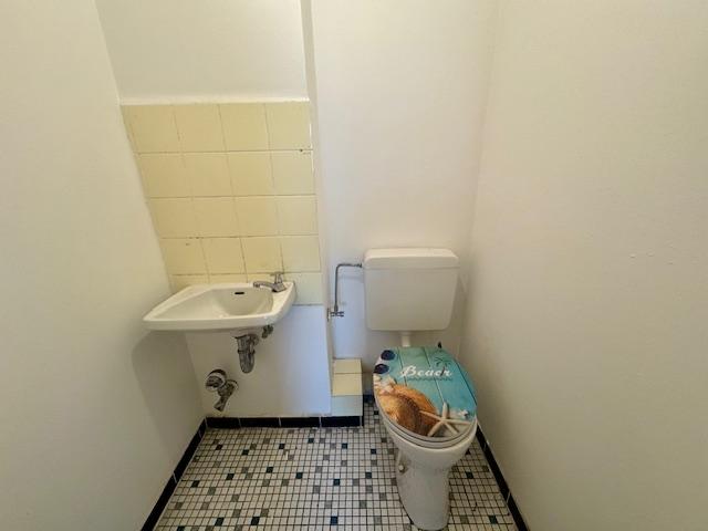 separates WC