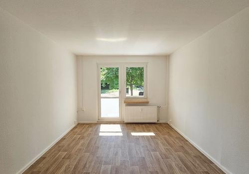 Wohnzimmer mit Balkon
