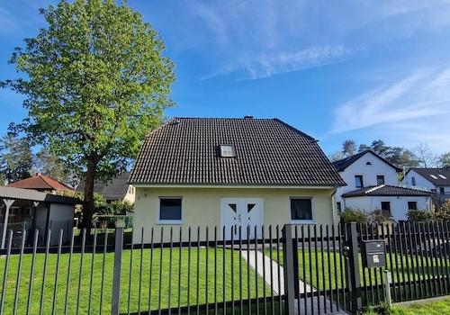 Hausansicht zur Straße