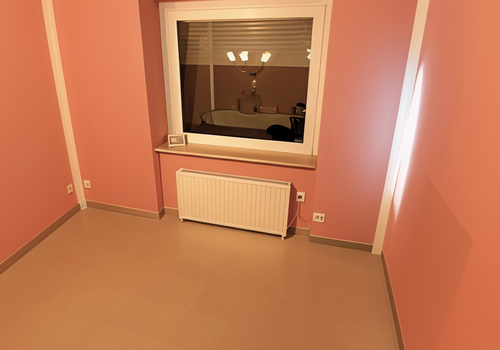 Kinderzimmer 2. EG leer KI