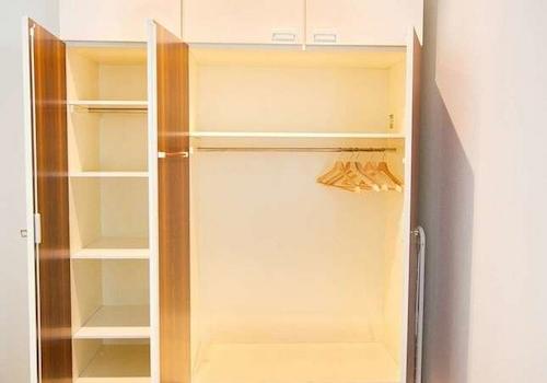 Kleiderschrank