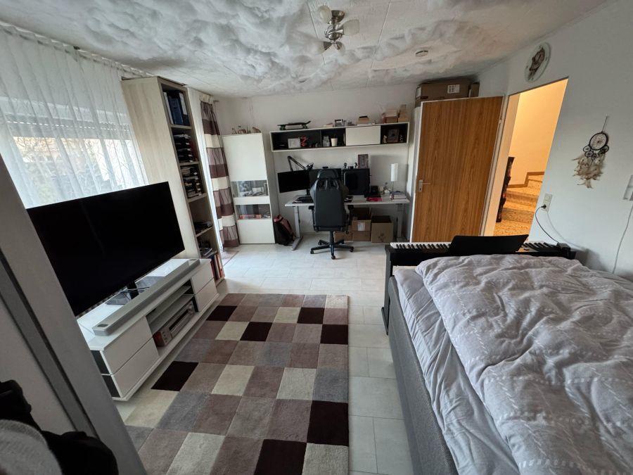 018 Schlafzimmer UG