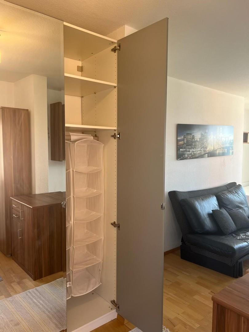 Wohnbereich mit Kleiderschrank