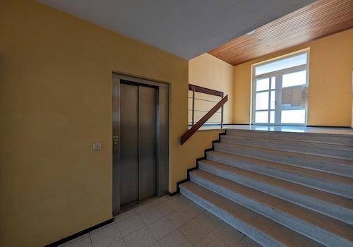 Hauseingang / Treppenhaus