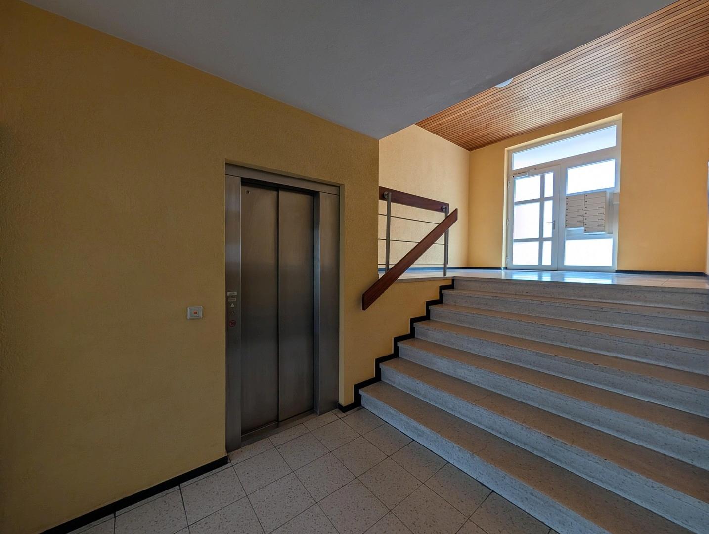 Hauseingang / Treppenhaus