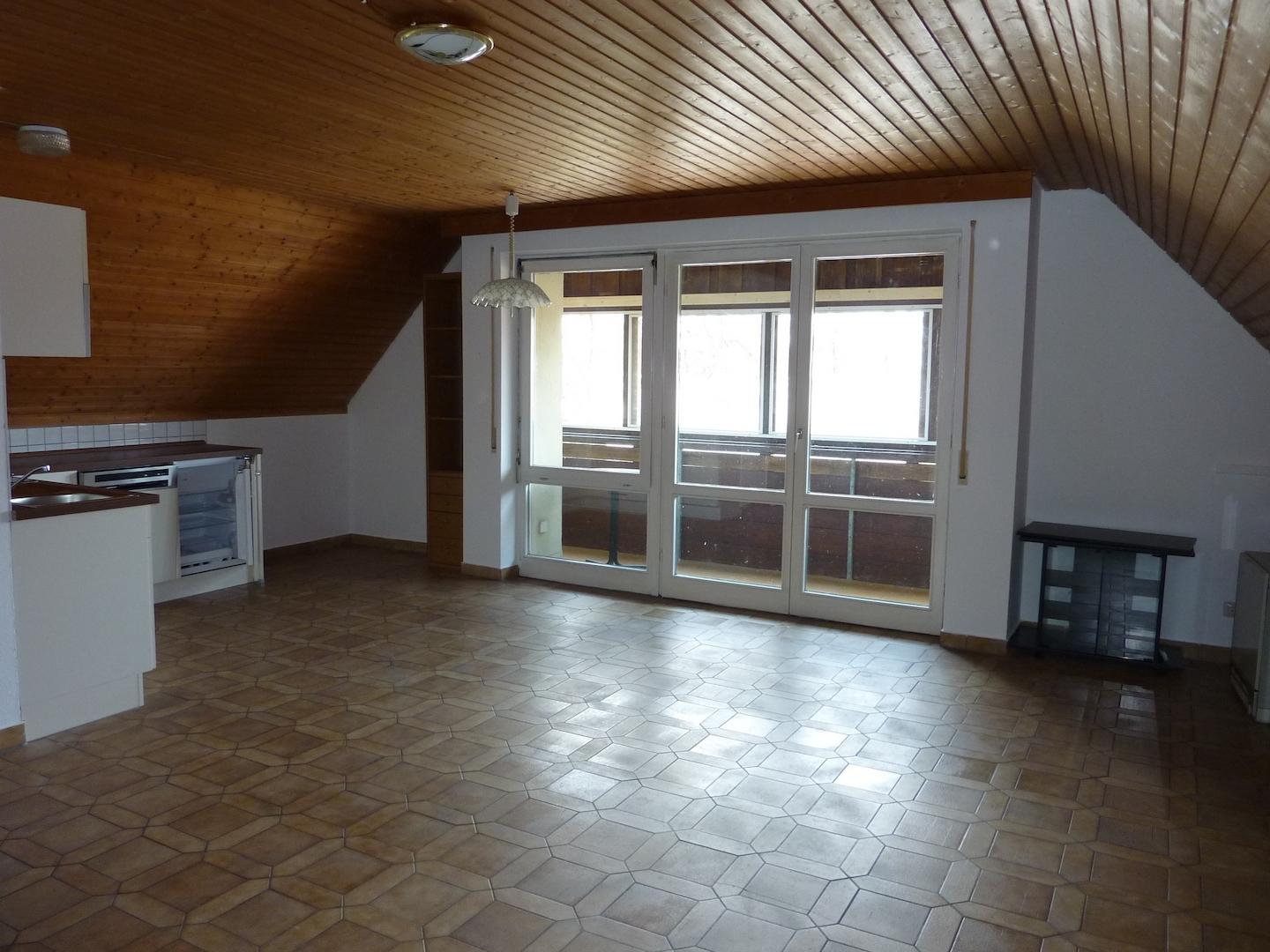 DG: 2-Zimmer-Whg. - Wohn-Schlafzimmer mit Küche